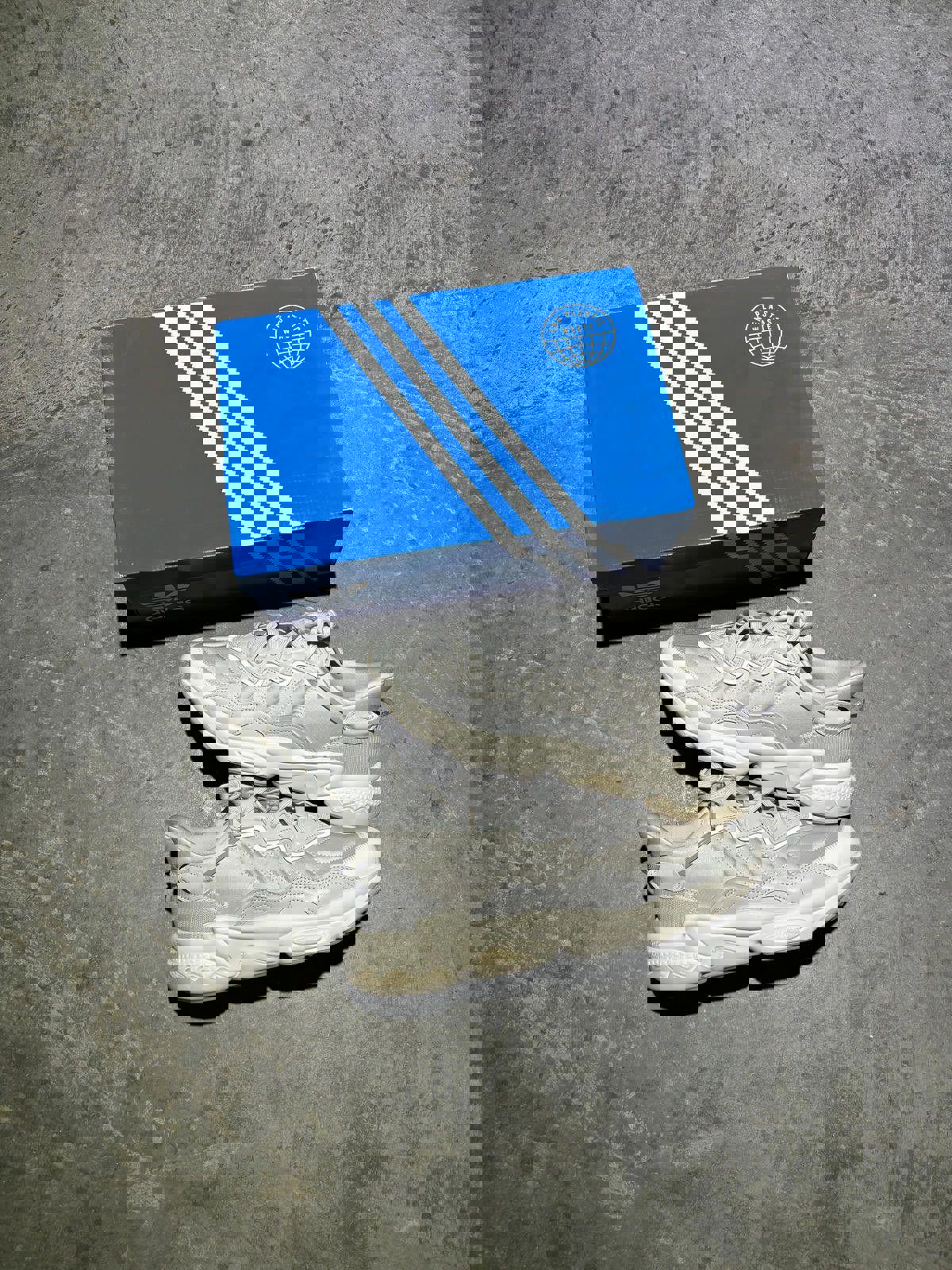 Adidas “Ozweego”