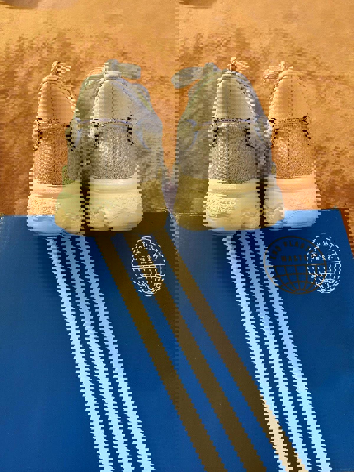 Adidas “Ozweego”