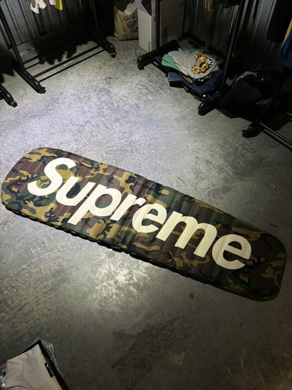 [RARE] Supreme Camo Sleeping Mat